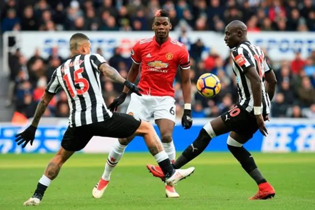 Pogba khóc mếu khi bị Mourinho thay ra sân - Bóng Đá