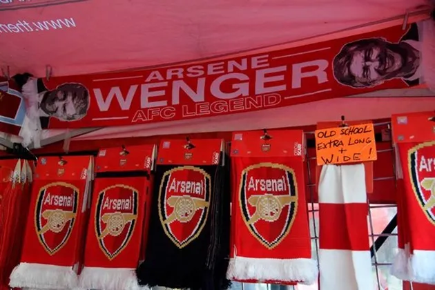 CĐV Arsenal tri ân 'chỉ có một Wenger' trước giờ G - Bóng Đá