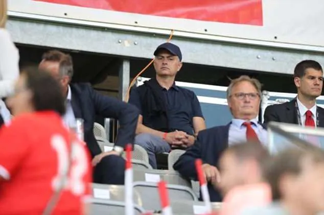 Cận cảnh: Mourinho thân chinh đến Áo, xem giò sao 40 triệu bảng - Bóng Đá