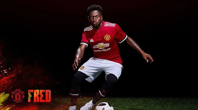 CHÙM ẢNH: Fred rạng rỡ ra mắt Man United - Bóng Đá