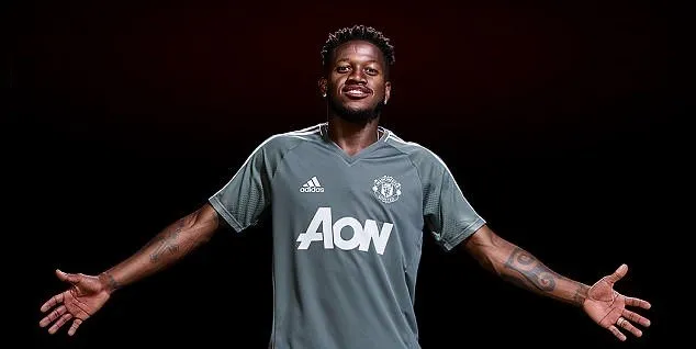 CHÙM ẢNH: Fred rạng rỡ ra mắt Man United - Bóng Đá