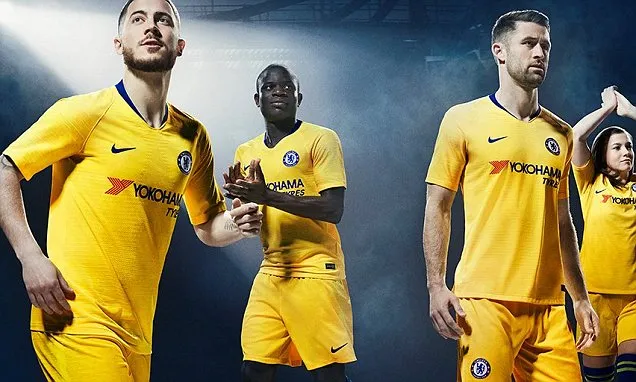 Kante 'cool ngầu' khi cùng Hazard trình làng áo đấu mới của Chelsea - Bóng Đá