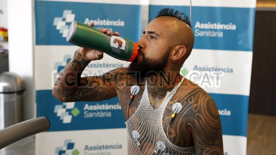 Arturo Vidal rạng rỡ ra mắt Barca, chưa chốt số áo - Bóng Đá