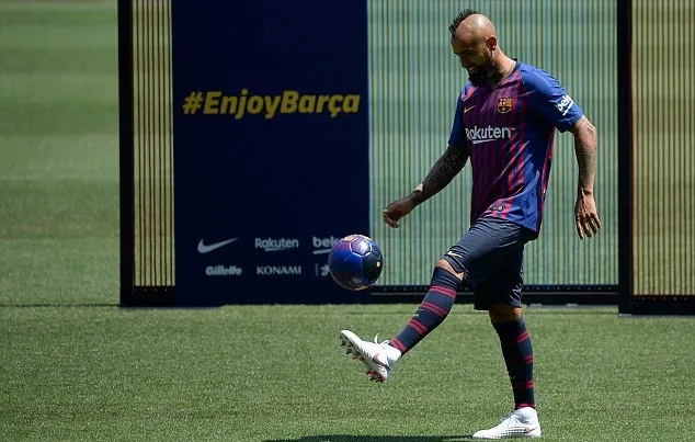 Arturo Vidal rạng rỡ ra mắt Barca, chưa chốt số áo - Bóng Đá