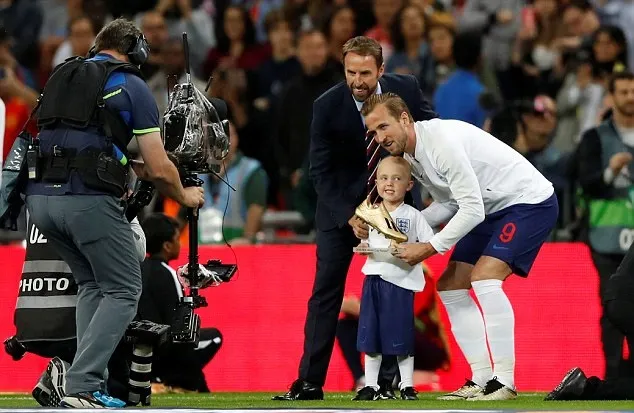 Sau tất cả, Harry Kane đã chạm tay vào 'Chiếc giày vàng' - Bóng Đá