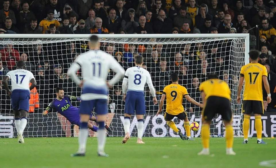 Hàng thủ mơ ngủ, Tottenham suýt ôm hận trước Wolves - Bóng Đá