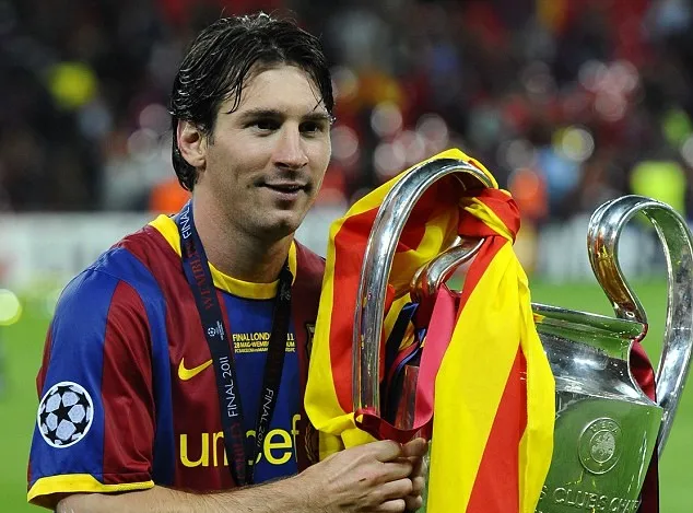 Hoàn tất cú ăn 5, Messi khoe số danh hiệu đồ sộ - Bóng Đá