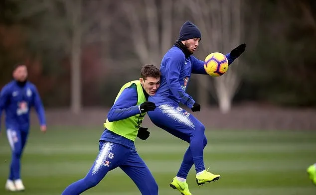 HLV Sarri quát tháo học trò trước đại chiến Chelsea - Tottenham - Bóng Đá