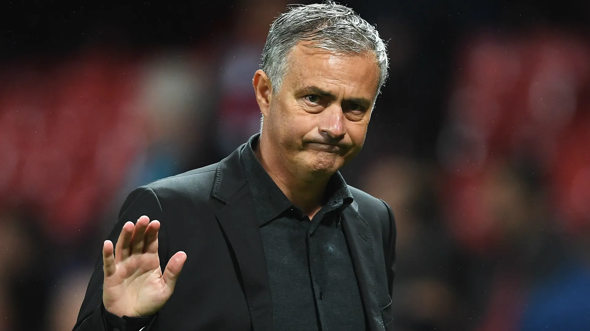 Rời M.U, Mourinho tiếp tục thư thả dạo phố - Bóng Đá