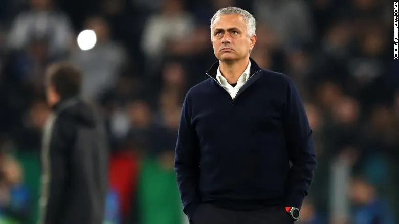 Rời M.U, Mourinho tiếp tục thư thả dạo phố - Bóng Đá