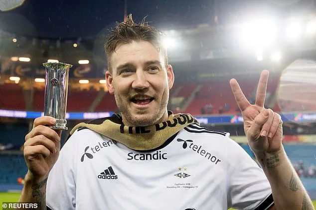 Bị kết án tù, Bendtner tranh thủ du hí cùng cô bồ xinh đẹp - Bóng Đá