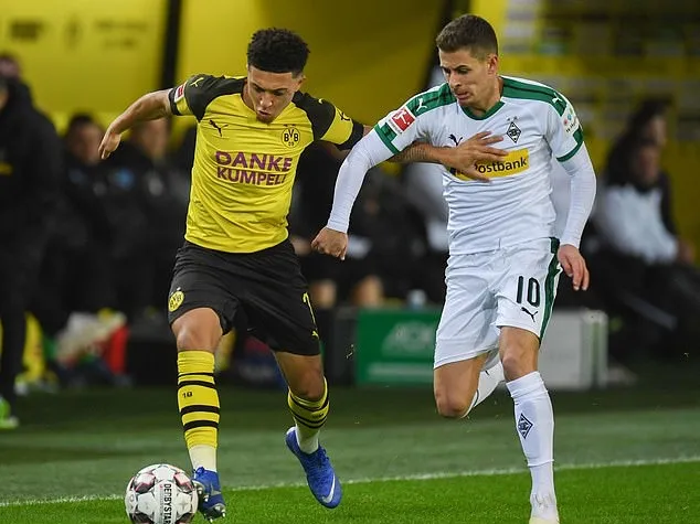 Sancho, Reus giúp Dortmund thiết lập lại khoảng cách 9 điểm - Bóng Đá