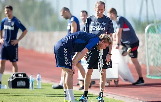 Gerrard ra giáo án hà khắc, cầu thủ Rangers nôn thốc, nôn tháo - Bóng Đá