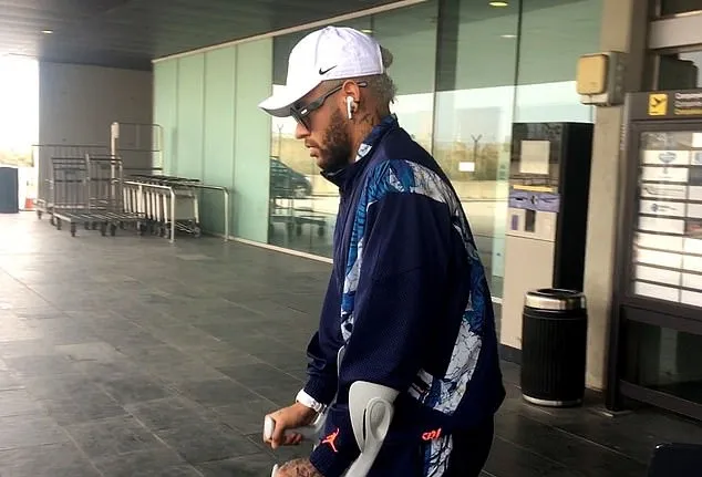 Neymar trở về quê nhà Brazil điều trị chấn thương - Bóng Đá