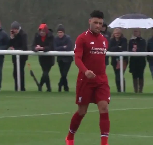 Vừa trở lại, Alex Oxlade-Chamberlain lại chấn thương - Bóng Đá