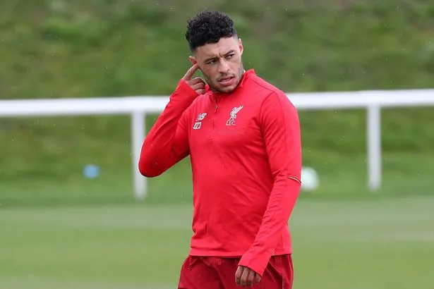 Vừa trở lại, Alex Oxlade-Chamberlain lại chấn thương - Bóng Đá