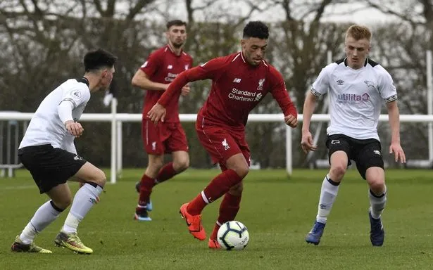 Vừa trở lại, Alex Oxlade-Chamberlain lại chấn thương - Bóng Đá