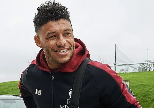 Vừa trở lại, Alex Oxlade-Chamberlain lại chấn thương - Bóng Đá