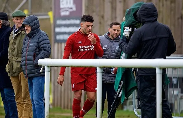 Vừa trở lại, Alex Oxlade-Chamberlain lại chấn thương - Bóng Đá