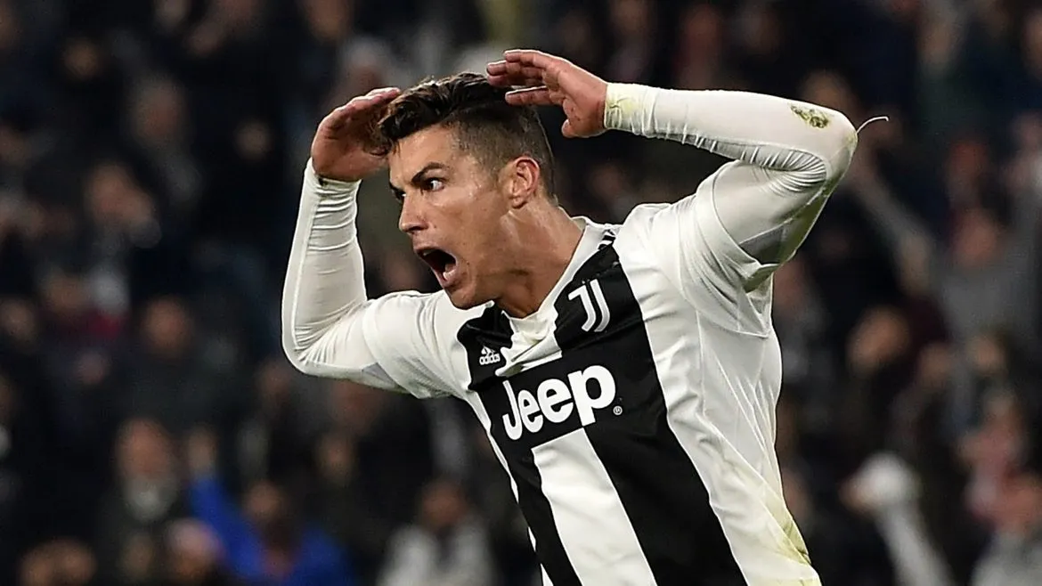 Ronaldo làm điều không thể tin nổi ở giữa hiệp trận thắng Atletico - Bóng Đá