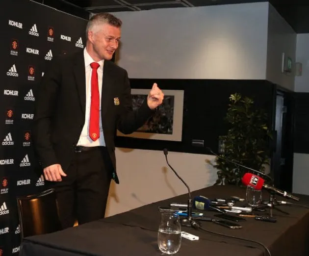 Ảnh Solskjaer, Man Utd tới sân tập - Bóng Đá