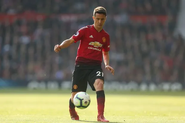 CĐV Man Utd mở hội khi Herrera ra đi - Bóng Đá