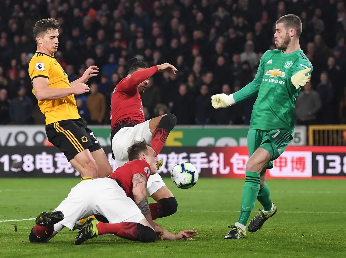 Nhìn Phil Jones mới thấy nỗi khốn khổ của hàng thủ Man Utd - Bóng Đá