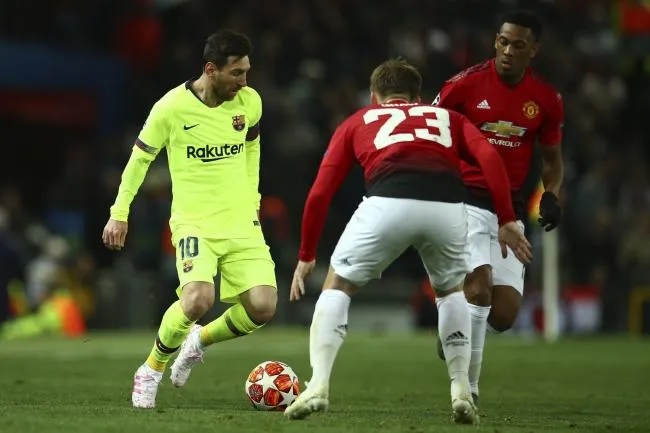 Có một Messi khổ sở như thế ở Old Trafford - Bóng Đá