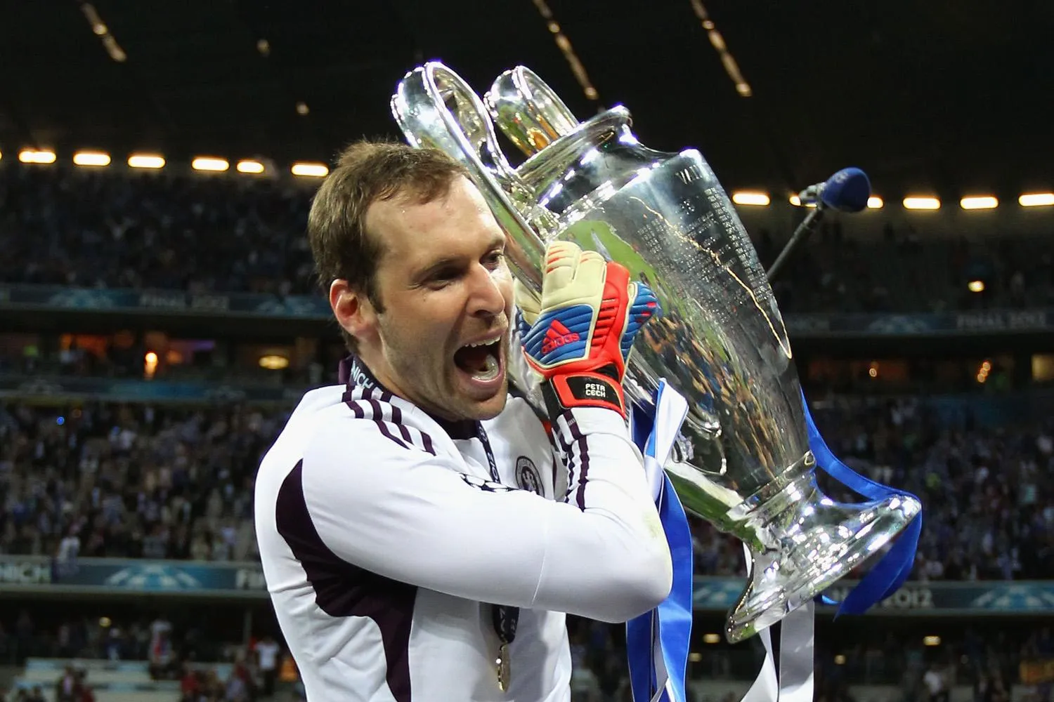 Chùm ảnh Cech ra mắt Chelsea - Bóng Đá