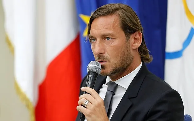Francesco Totti enjoys Ibiza sun as he takes time to get over emotional Roma resignation after 30-year affiliation with the club - Bóng Đá