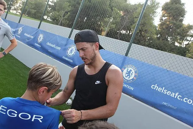 Eden Hazard poses with Chelsea kids at Greek football course 20 days AFTER leaving the club in £150million move to Real Madrid - Bóng Đá