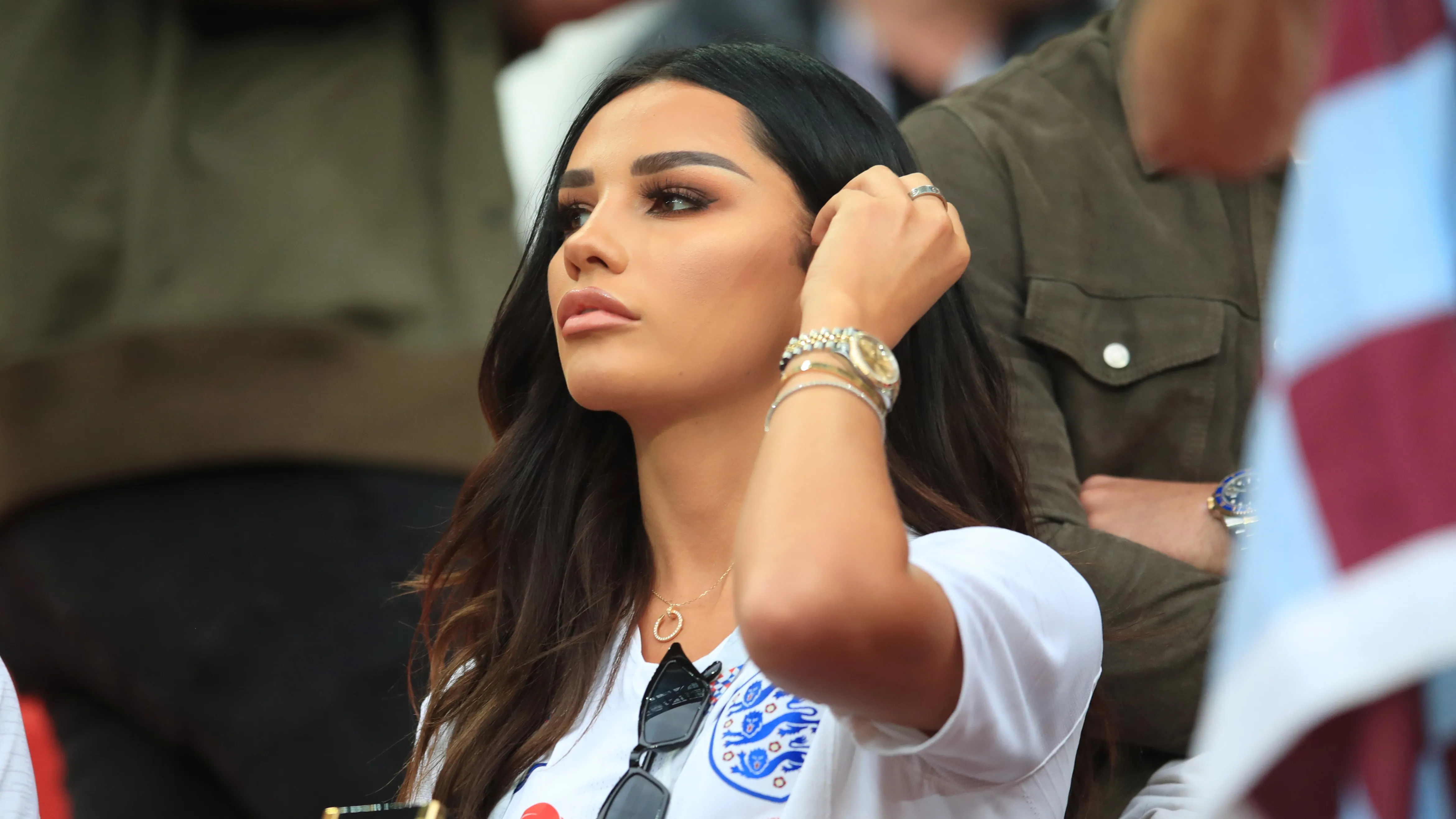 Dele Alli's model girlfriend Ruby Mae catches the eye in a busty white bikini top - Bóng Đá