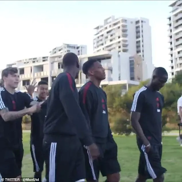 The truth behind Paul Pogba & Jesse Lingard’s ‘bust-up’ in Manchester United tour video - Bóng Đá