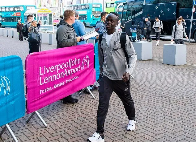 Ảnh Liverpool hành quân sang Istanbul - Bóng Đá