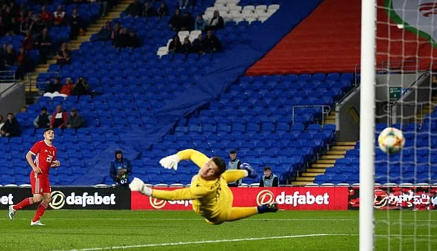 Wales 1-0 Belarus: Daniel James continues fine start to the season by curling home winner in friendly - Bóng Đá