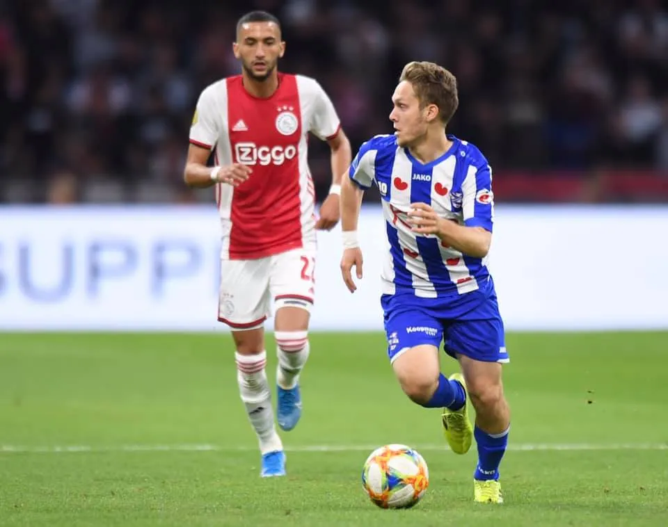 Không Văn Hậu, SC Heerenveen thua đậm Ajax - Bóng Đá