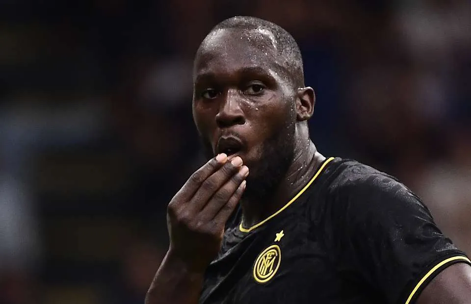 Romelu Lukaku and Inter Milan teammate Marcelo Brozovic square up in dressing room bust-up - Bóng Đá