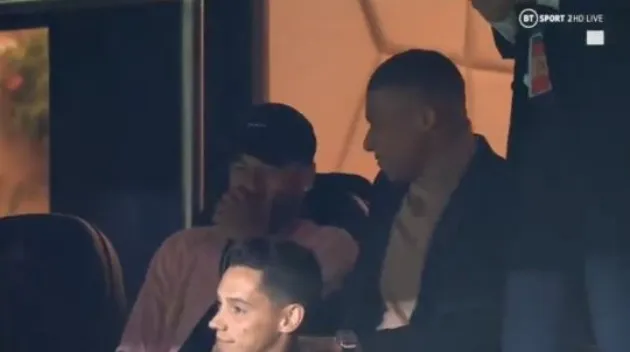 Neymar and Kylian Mbappe spotted laughing at Real Madrid as Paris Saint-Germain seal emphatic win - Bóng Đá