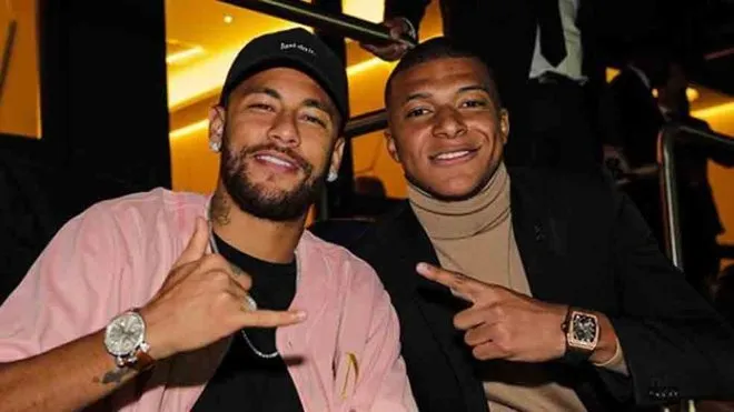 Neymar and Kylian Mbappe spotted laughing at Real Madrid as Paris Saint-Germain seal emphatic win - Bóng Đá