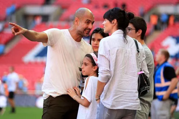 Pep Guardiola's wife returns to Spain after three years in Manchester - Bóng Đá