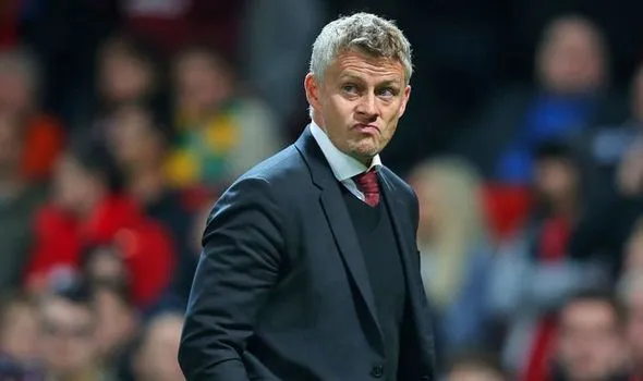 'Nothing to be proud of... embarrassing performance. Sack Ole!': Manchester United fans fume at Solskjaer after edging past tiny Rochdale on penalties - Bóng Đá