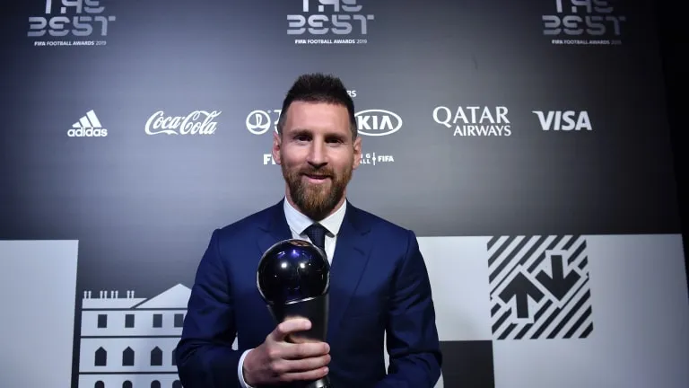 Captains and coaches claim they DID NOT vote for Lionel Messi for The Best award - FIFA reveal Egypt's vote for Salah was rejected - Bóng Đá