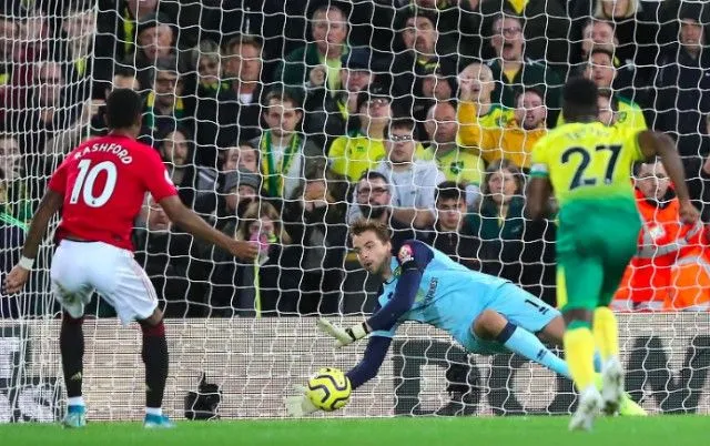 Ole Gunnar Solskjaer pins blame on one player for Manchester United’s two penalty misses against Norwich - Bóng Đá
