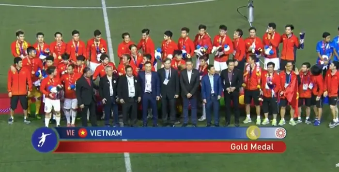 Đây, hình ảnh đáng chia sẻ nhất khi Việt Nam vô địch SEA Games - Bóng Đá