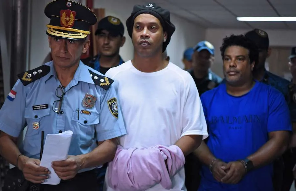 Ronaldinho dự giải bóng đá trong tù? - Bóng Đá