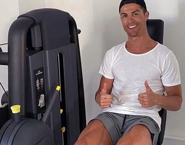 Cristiano Ronaldo warned he has ‘no privileges’ while in coronavirus lockdown as images emerge of him secretly training - Bóng Đá