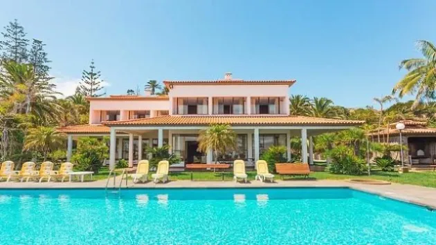 Cristiano Ronaldo to extend stay in six-bedroom Madeira mansion after Juventus are forced to scrap recall - Bóng Đá