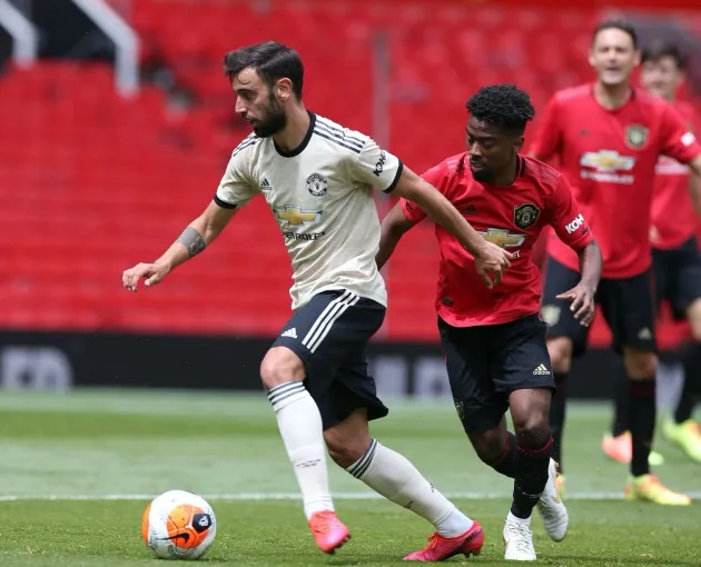 Man Utd thi đấu nội bộ: Pogba và Fernandes khiến tất cả phát sốt - Bóng Đá