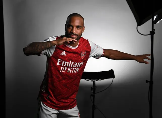 Mikel Arteta provides update on Alexandre Lacazette’s Arsenal future - Bóng Đá