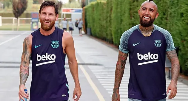 Lionel Messi sends goodbye message to Arturo Vidal - Bóng Đá